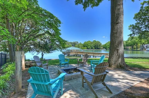 Photo 22 - Water, Water Everywhere by Avantstay Pool + Dock