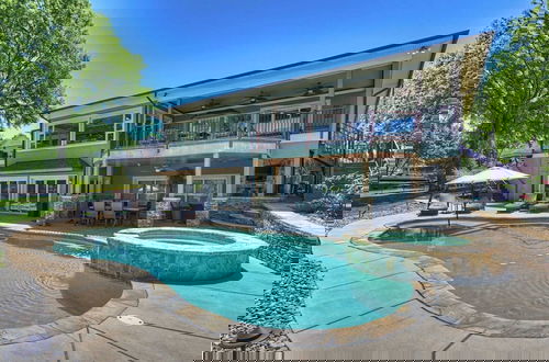 Foto 58 - Water, Water Everywhere by Avantstay Pool + Dock
