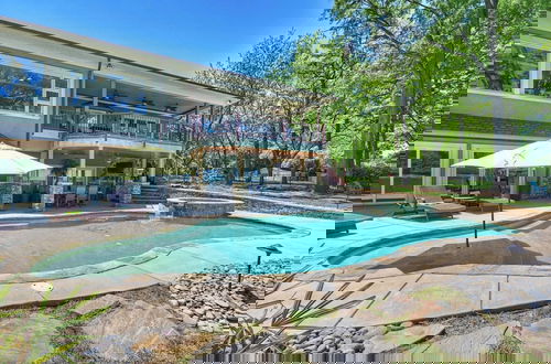 Foto 4 - Water, Water Everywhere by Avantstay Pool + Dock