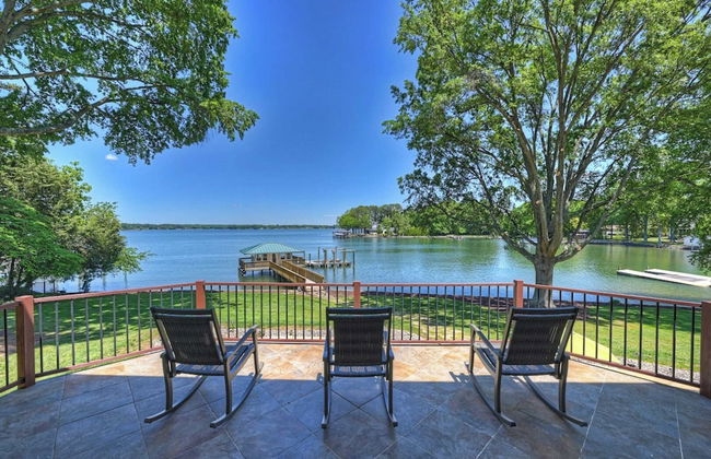 Water, Water Everywhere by Avantstay Pool + Dock - Foto 2