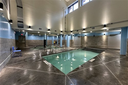 Foto 9 - Solara Hotel room with Pool-Hot tub-Gym