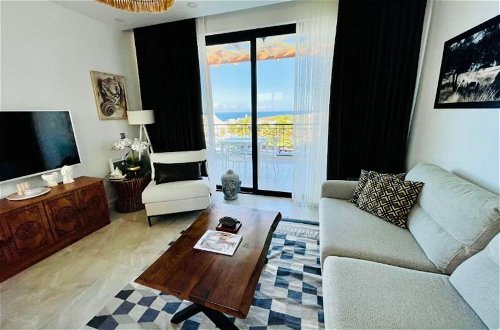 Foto 4 - Luxurious Seafront Penthouse
