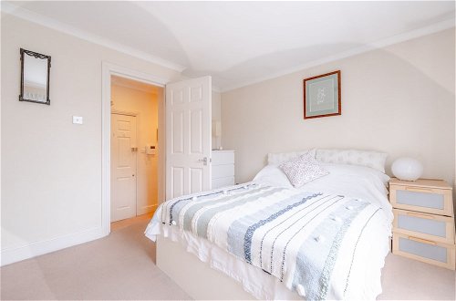 Photo 3 - Inviting 1BD Flat With Lovely Balcony - Willesden