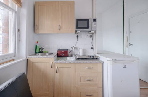 Photo 5 - Bright & Quaint Studio Flat - Hornsey