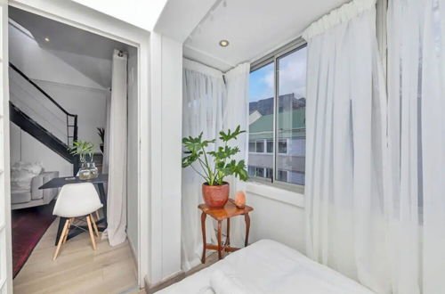 Photo 3 - Spacious Loft Apartment Facing Table Mountain