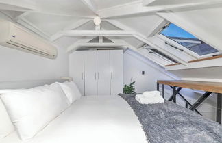 Photo 2 - Spacious Loft Apartment Facing Table Mountain