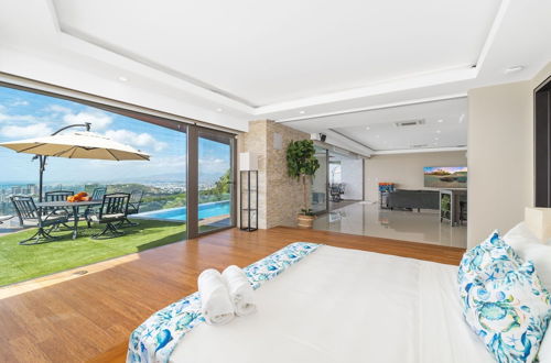 Photo 5 - K B M Resorts: Waikiki Hilltop House 5 Bed/4.5 Bath With Sweeping Ocean and Waikiki City Views