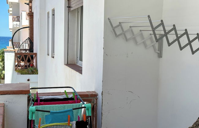 Apartment with pool direct access to sea - Photo 19