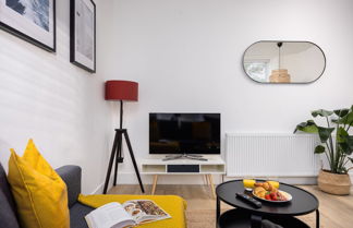 Photo 3 - Plymouth City Centre Apartment-Sleeps 4