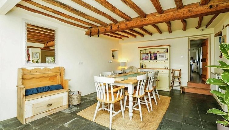 Photo 1 - Beautiful 4-bed Cottage in Heart of the Cotswolds