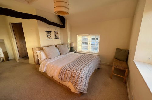 Photo 10 - Beautiful 4-bed Cottage in Heart of the Cotswolds