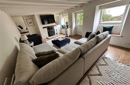 Photo 15 - Beautiful 4-bed Cottage in Heart of the Cotswolds