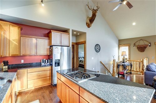 Photo 13 - Lead Cabin Rental w/ Private Hot Tub & Game Room