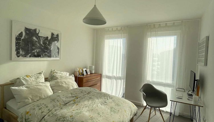 Photo 1 - Bright 1BD Flat W/balcony - Heart of Brixton