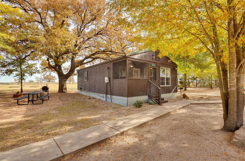 Photo 22 - Waterfront Cabin in Kerens w/ Community Dock