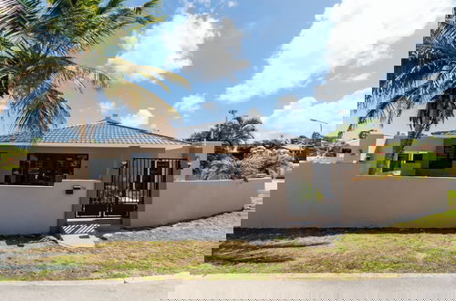 Photo 1 - Las Palmeras Apartments