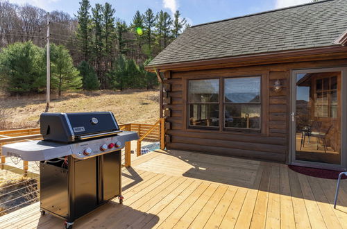 Foto 38 - Secluded w/ Deck Views, Hot Tub, & Ping Pong Hudson in the Berks by Avantstay