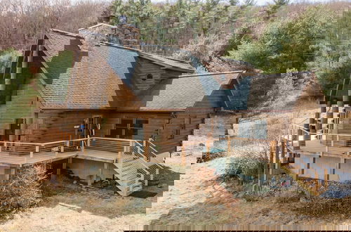Foto 42 - Secluded w/ Deck Views, Hot Tub, & Ping Pong Hudson in the Berks by Avantstay