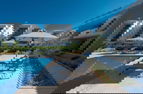 Foto 11 - Luxury Olea Valley Apartment - Nikiti Poolside Gem