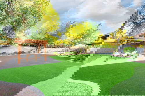 Photo 39 - Greenway Oasis Heated Pool Spa Mural Putt Grn