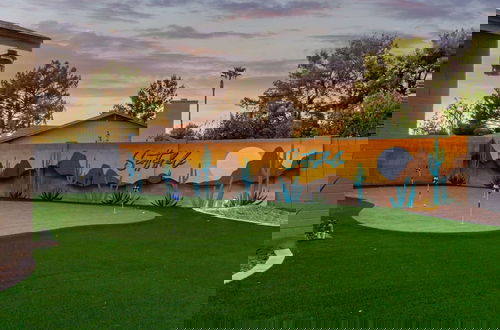 Photo 40 - Greenway Oasis Heated Pool Spa Mural Putt Grn