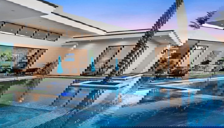 Foto 1 - Exclusive Stay w/ Pool, Hot Tub, Putting Green, Fire Pit Bravo by Avantstay
