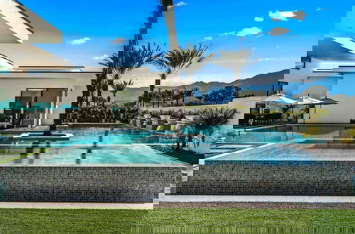 Foto 51 - Exclusive Stay w/ Pool, Hot Tub, Putting Green, Fire Pit Bravo by Avantstay