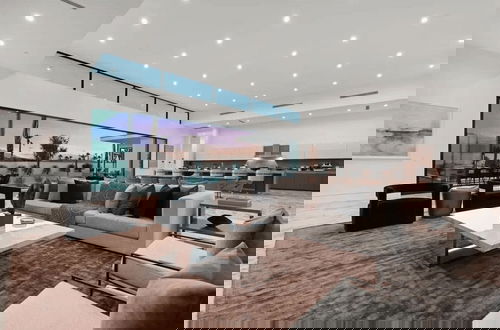 Foto 34 - Exclusive Stay w/ Pool, Hot Tub, Putting Green, Fire Pit Bravo by Avantstay