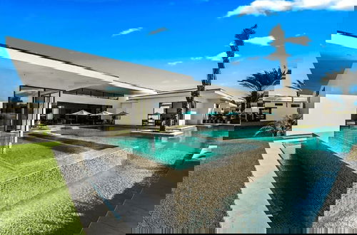 Foto 42 - Exclusive Stay w/ Pool, Hot Tub, Putting Green, Fire Pit Bravo by Avantstay