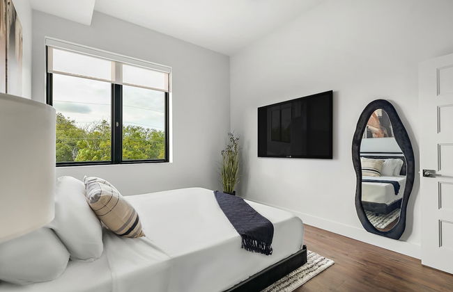 Upstay! New Renos Spacious Apartment Near Soco - Photo 15