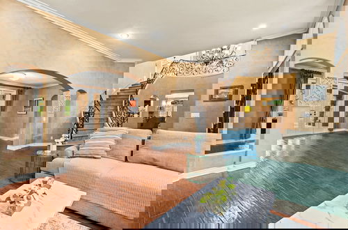 Foto 10 - Luxury Villa w Pool Garden Outdoor Lounge