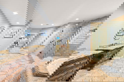 Foto 56 - Luxury Villa w Pool Garden Outdoor Lounge