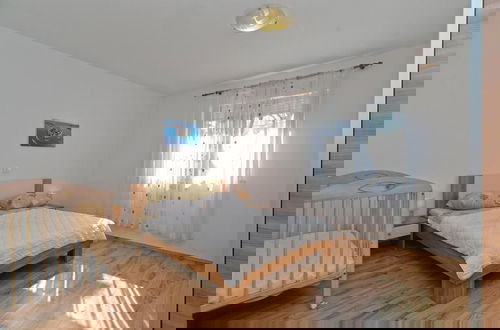 Foto 4 - Lovely Flat Just Steps From the Beach