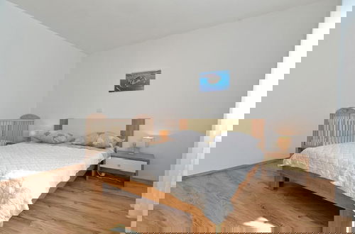 Foto 5 - Lovely Flat Just Steps From the Beach
