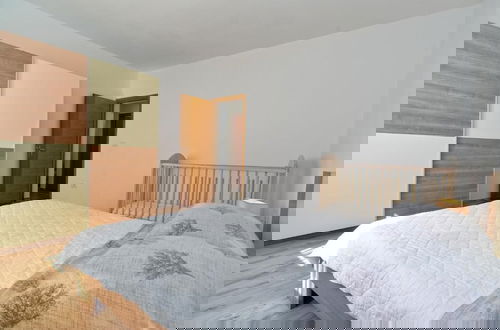 Foto 6 - Lovely Flat Just Steps From the Beach