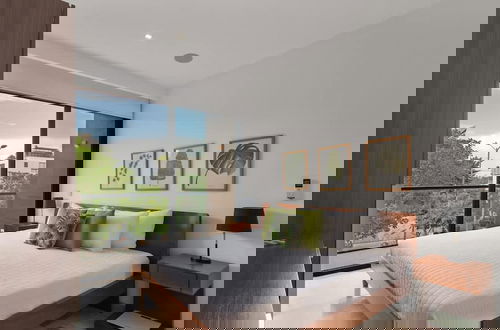 Foto 7 - Luminous 1 Br Steps Away From the Beach