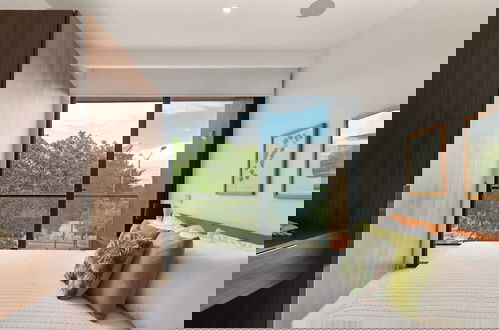 Foto 3 - Luminous 1 Br Steps Away From the Beach