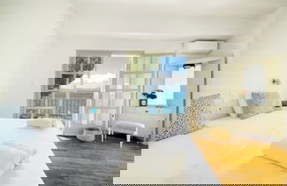 Foto 3 - Salt Stone Beach Front Retreat by Estia