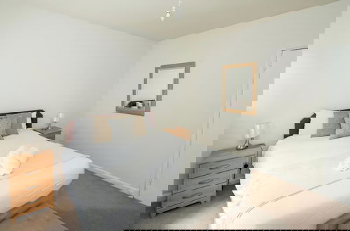 Foto 5 - NEW Sleek 2BD Flat Oxford Street-Soho
