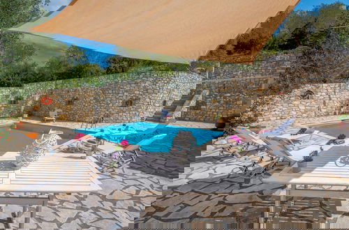 Foto 1 - Dive Into Summer - Kirki s Cozy Pool Gem on Paxoi