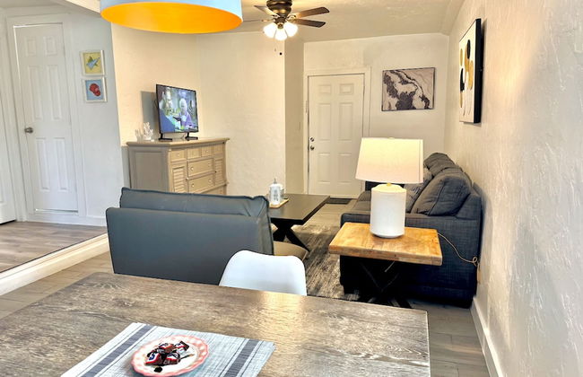 Updated Studio With Laundry Full Kitchen 36B - Foto 6