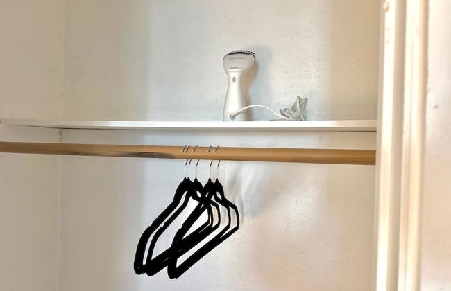 Updated Studio With Laundry Full Kitchen 36B - Foto 14