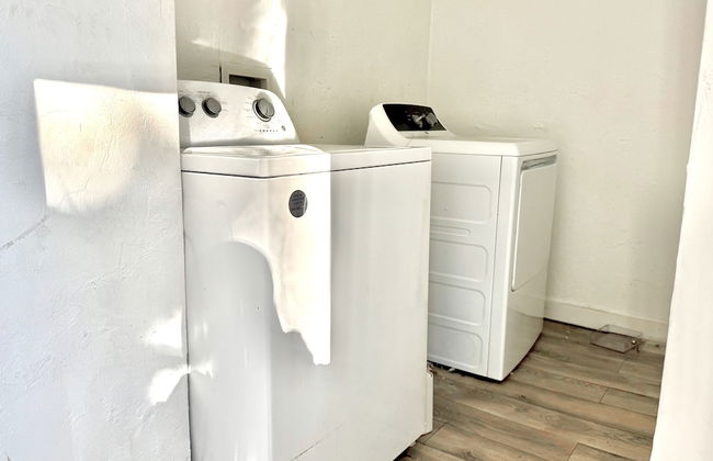 Updated Studio With Laundry Full Kitchen 36B - Foto 13