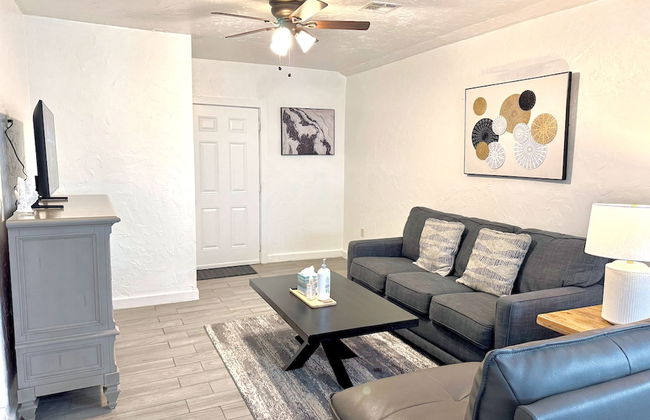 Updated Studio With Laundry Full Kitchen 36B - Foto 2