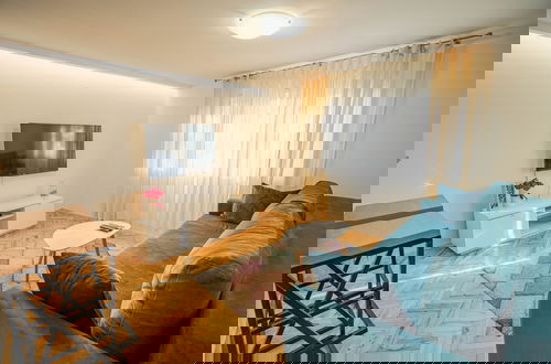 Photo 6 - VP Apartment - A Forest Retreat in the Heart of the City!