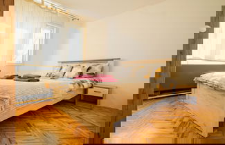 Photo 3 - VP Apartment - A Forest Retreat in the Heart of the City!