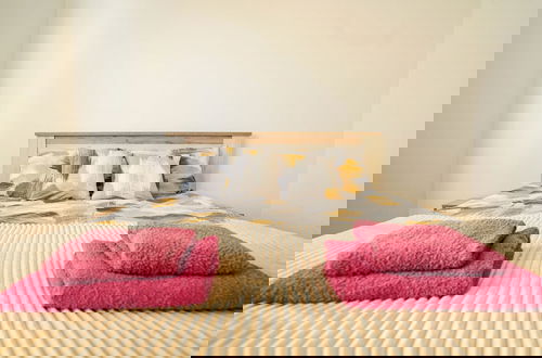 Photo 2 - VP Apartment - A Forest Retreat in the Heart of the City!