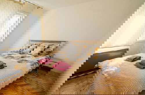 Photo 4 - VP Apartment - A Forest Retreat in the Heart of the City!