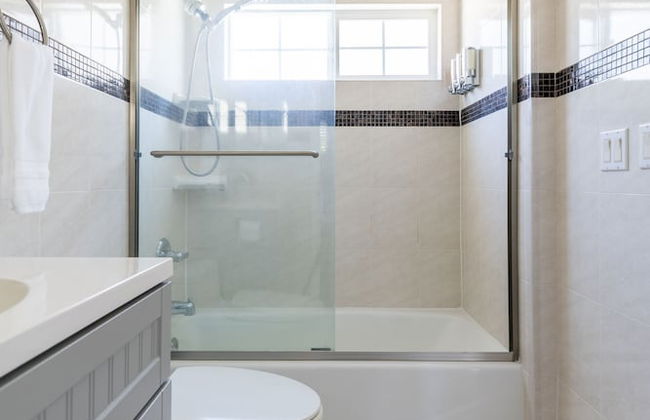 Elegant Retreat Modern Comforts, Prime Location - Photo 29