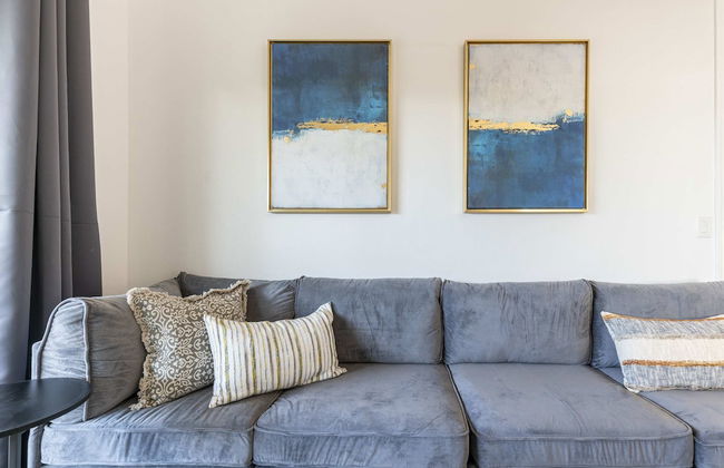 Elegant Retreat Modern Comforts, Prime Location - Photo 26
